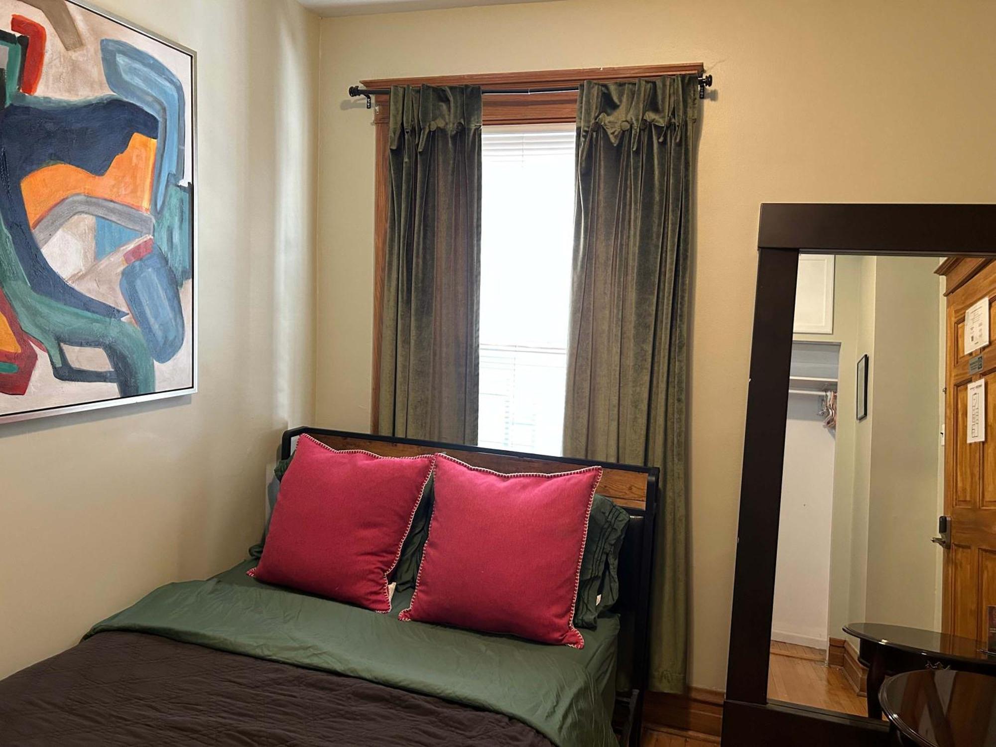 Green Room In Dorothys Bnb Chicago Exterior foto